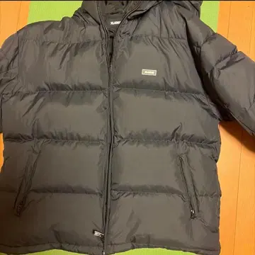 후드 부착 블랙 다운 자켓