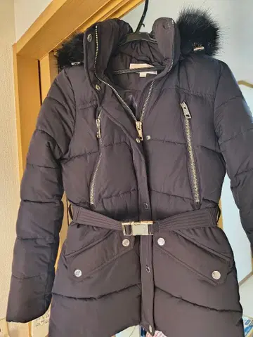 퍼 후드 블랙 다운 자켓