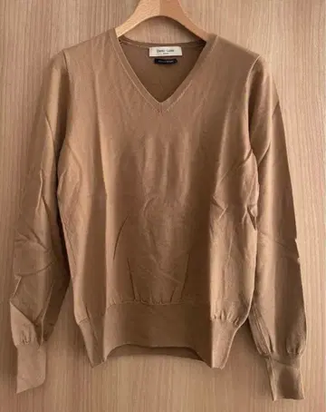 데미룩스 빔즈 V넥 니트 카멜