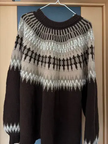 기하학 패턴 니트 스웨터 브라운 lowy by corners