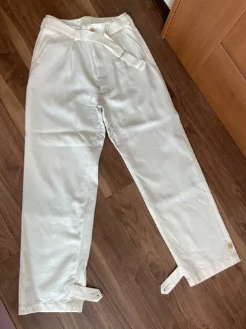 화이트 코튼 혼방 슬랙스 벨트 포함