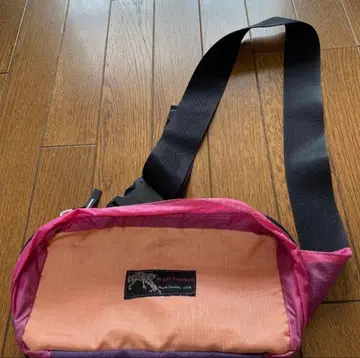 WILD THINGS 사선 크로스 바디백 (숄더백)