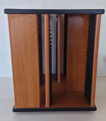 나뭇결 무늬 회전식 CD 랙