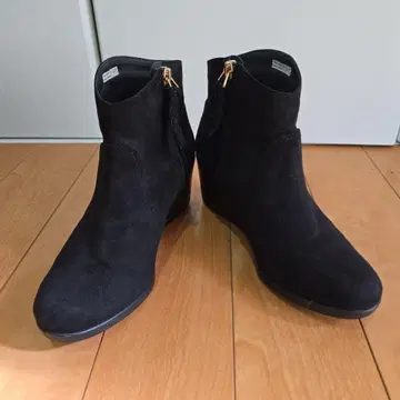 crocs 블랙 스웨이드 웨지힐 부츠