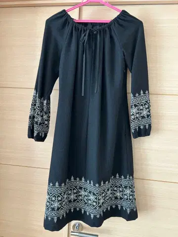 바디 드레싱 블랙 튜닉 자수 긴팔