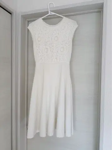 FOXEY 폭시 38 재스민 화이트 플라워 자수 청순 얼룩 있음