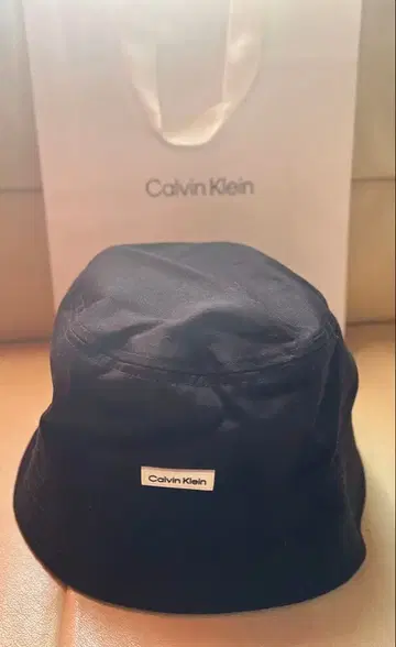 Calvin Klein 블랙 버킷 햇
