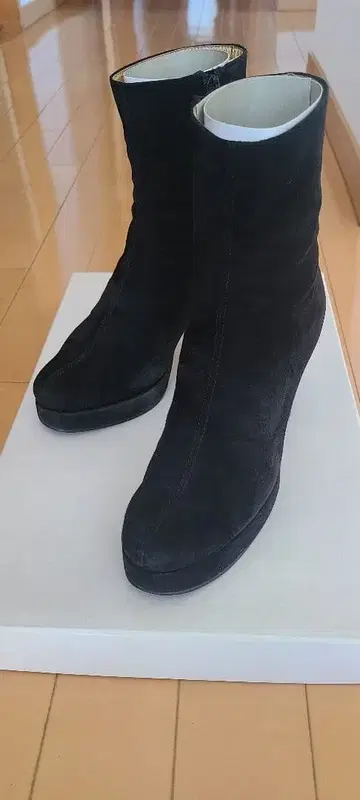 블랙 스웨이드 숏부츠 힐 10cm 사이즈 23cm