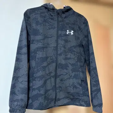 UNDER ARMOUR 카모플라쥬 자켓