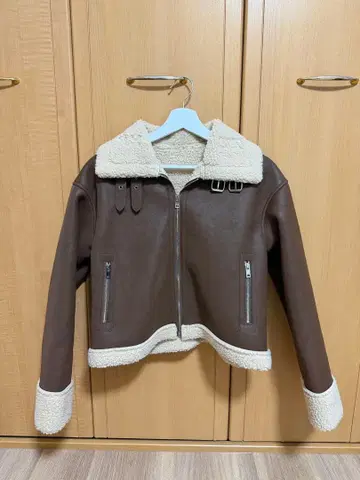 [ 거의 미사용 ] Meridian 인조 가죽 보아 자켓 / 무스탕 자켓