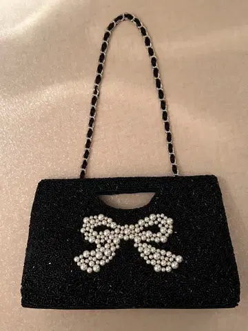 [ 새상품급 ] 로페피크닉 리본 펄 비즈 장식의 블랙 클러치백 숄더