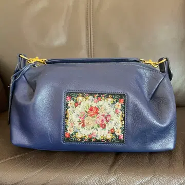 쁘띠 포인트 네이비 핸드백