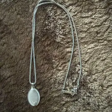 엠포리오 아르마니 타원형 펜던트 목걸이