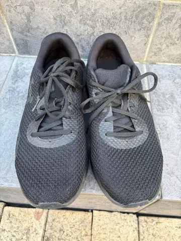 Under Armour 블랙 러닝화