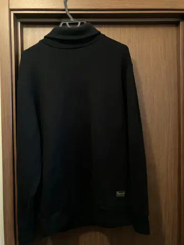 트로피 클로징 하이넥 니트 미사용품