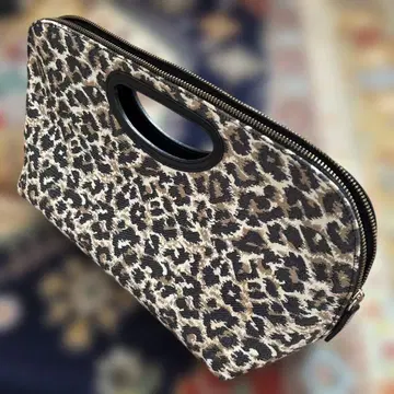 레오파드 무늬 투톤 가죽 클러치백