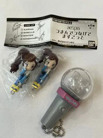 aespa 집게로 연결하는 마스코트 닝닝 2체와 응원봉 마스코트