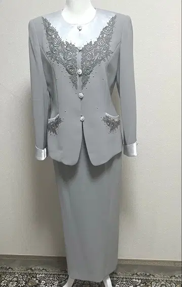 그레이 꽃무늬 자수 수트