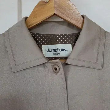 온워드 베이지 트렌치코트