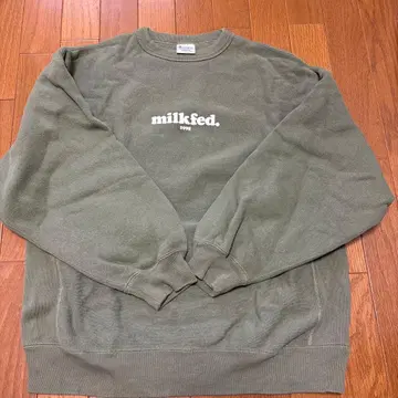 milkfed. 올리브 그린 크루넥 트레이닝복