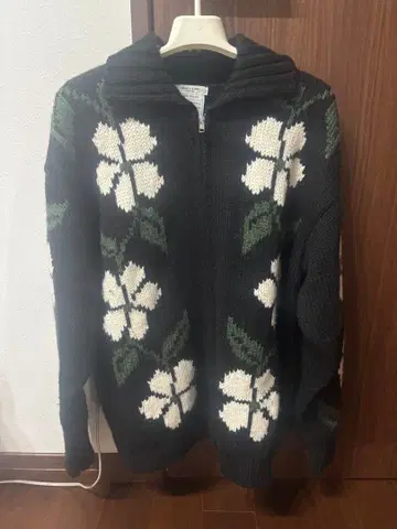 프릭스스토어 꽃 패턴 집업 니트