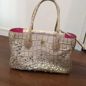 레어 ADMJ 스와로브스키 악어 엠보싱 베이지 토트백