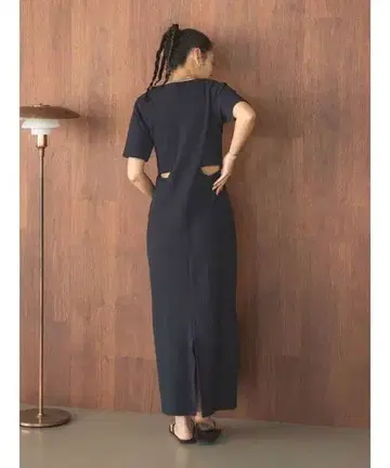 Ungrid 하프 슬리브 컷 원피스 네이비 // 언그리드 백 오픈