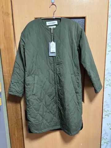 [새상품 택 포함] 올리브 그린 퀼팅 롱 코트