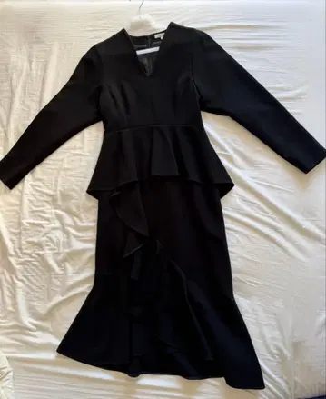 [ 새상품급 ] AVERY ROW 블랙 프릴 페플럼 드레스