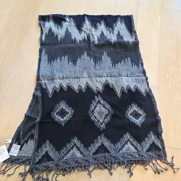 플랜테이션 기하학 패턴 스톨/숄