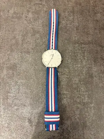 DW 캐주얼 손목시계