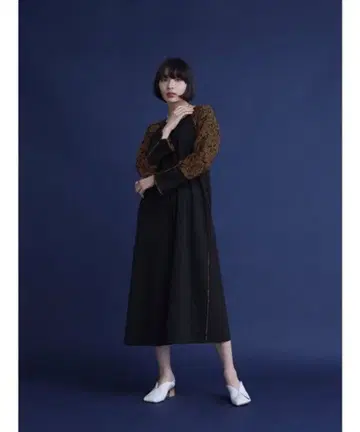 [ 미사용 새상품 ] 레 resil 오동나무 벨 슬리브 자카드 드레스