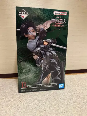 진격의 거인 리바이 아커만 피규어