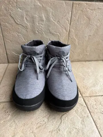 The North Face 그레이 하이컷 신발