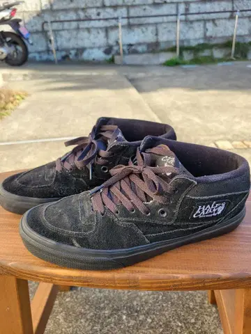 VANS 하프캡 블랙 스니커즈