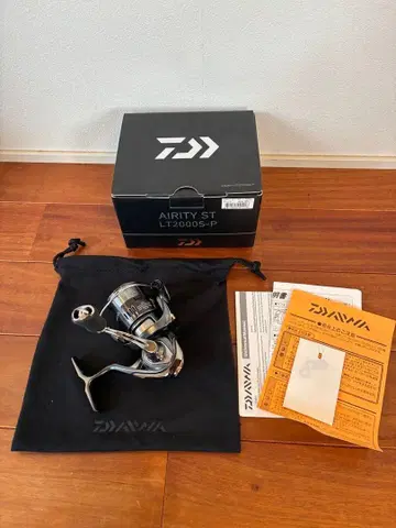 미사용품 23 에어리티 ST LT2000S-P 다이와