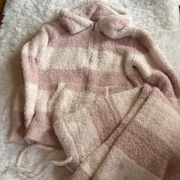 미사용 pique 피케 후드 부착 룸웨어 핑크와 화이트