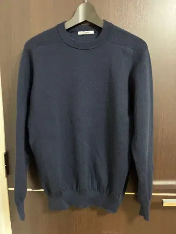 SLOANE 네이비 크루넥 스웨터