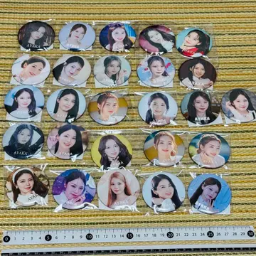 정리 NiziU 아야카 캔뱃지 세트 .