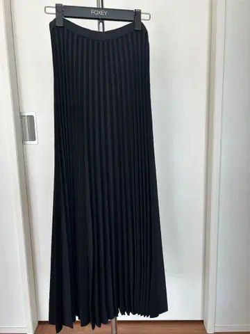 드로어 블랙 플리츠 니트 스커트