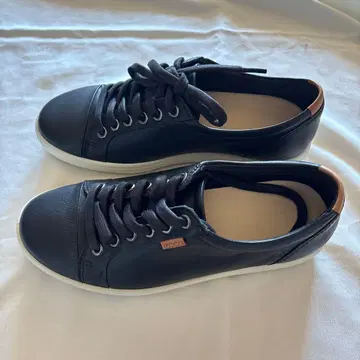 ecco 블랙 레이스업 스니커즈