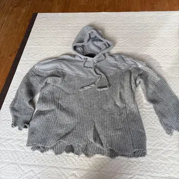 ADDICT NOIR 후드 부착 스웨터 그레이