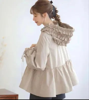 새상품급 MERAKI 프릴 후드 페플럼 후드티 베이지