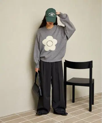 미사용 새상품 마리콴트 사가라 플라워 모티브 아트 자카드 니트 그레이