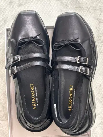 AKIKOAOKI 블랙 로퍼