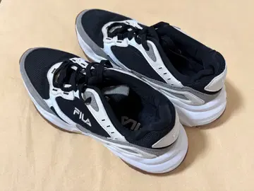 FILA 스니커즈 블랙/화이트