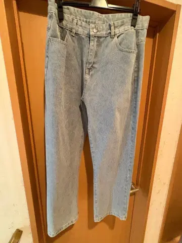 라이트 블루 스트레이트 데님 팬츠