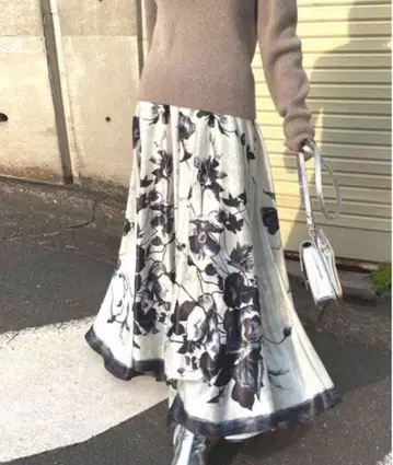 AmeriVINTAGE ADELE FLARE INFLATE 스커트