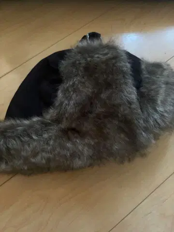 플라이트 캡 블랙과 그레이 퍼