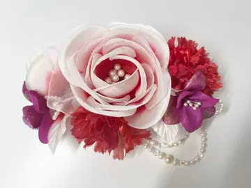화려한 화이트 레드 꽃 머리 장식